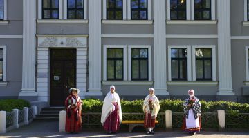 Fotoizstādes “Mans tautastērps Latvijā un pasaulē” atklāšana