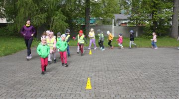 Mazais pētnieks pēta sporta speciālista profesiju
