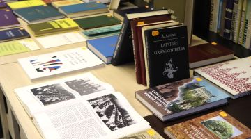 Izstādes “Cilvēks un viņa bibliotēka. Ieskats akadēmiķa Sigizmunda Timšāna arhīvā” atklāšana