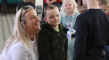 Mazais pētnieks pēta žurnālista un operatora profesiju