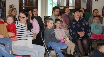 Mazais pētnieks pēta fotogrāfa profesiju