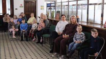 Mazais pētnieks pēta policista profesiju
