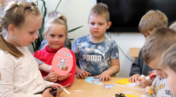 Lieldienas bibliotēkā