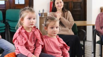 Mazais pētnieks pēta mākslinieka profesiju