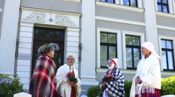 Fotoizstādes “Mans tautastērps Latvijā un pasaulē” atklāšana