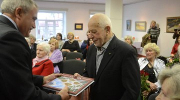 Publicistam Ilmāram Knaģim - 90