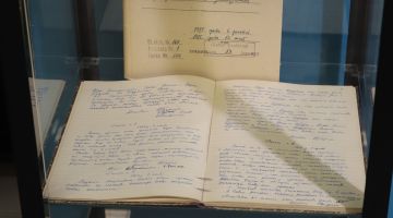 Izstādes “Sieviete vēsturē un arhīva dokumentos” atklāšana