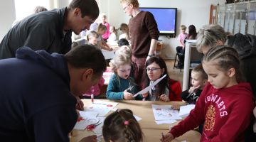 Mazais pētnieks pēta mediķa profesiju