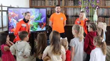 Mazais pētnieks pēta mediķa profesiju