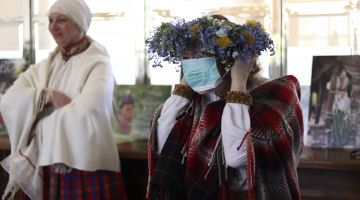 Fotoizstādes “Mans tautastērps Latvijā un pasaulē” atklāšana