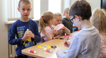 Lieldienas bibliotēkā