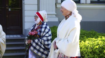 Fotoizstādes “Mans tautastērps Latvijā un pasaulē” atklāšana