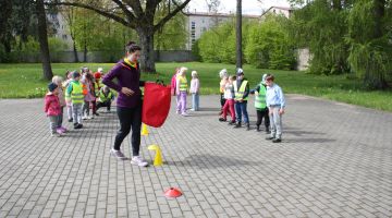 Mazais pētnieks pēta sporta speciālista profesiju