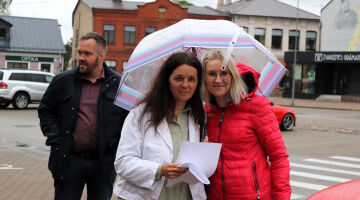 Dzejas dienu akcija “Sirds uz perona. Pietura “Vecpilsētas laukums””. Noskaņu dzeja “…un lietus lija”