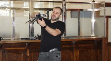 Mazais pētnieks pēta fotogrāfa profesiju