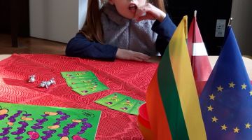 Zinību dienas mīklu spēle