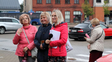 Dzejas dienu akcija “Sirds uz perona. Pietura “Vecpilsētas laukums””. Noskaņu dzeja “…un lietus lija”