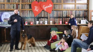 Mazais pētnieks pēta policista profesiju