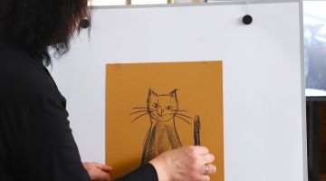 Mazais pētnieks pēta mākslinieka profesiju