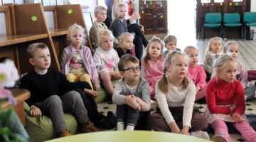 Lieldienas bibliotēkā