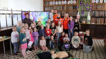 Mazais pētnieks pēta mediķa profesiju