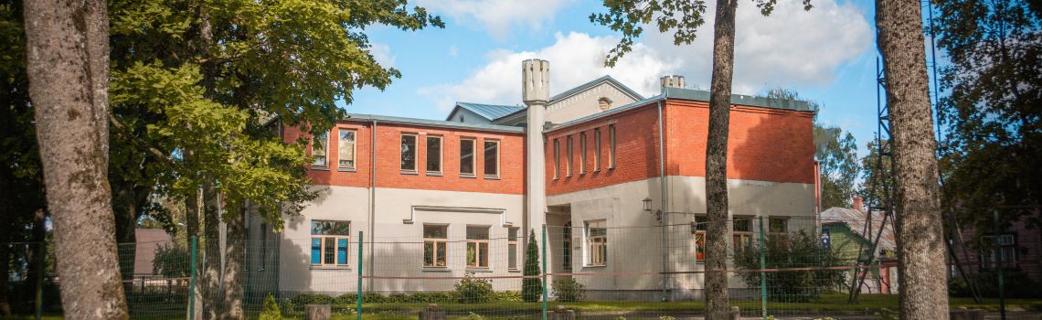 Apriņķa valdes ēka (Mākslas skola)