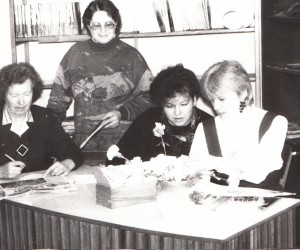 Jēkabpils pilsētas bibliotēkas darbinieces. No kreisās Brigita Blite, Māra Gaigalniece, Ilze Korsaka, Daina ozola. 1995. gads.