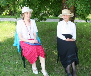 Lāsmas Skļarskas un Elīzas Lenšas foto