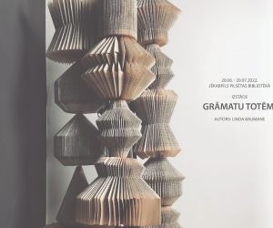 Lindas Baumanes diplomdarba izstāde “Grāmatu totēmi”
