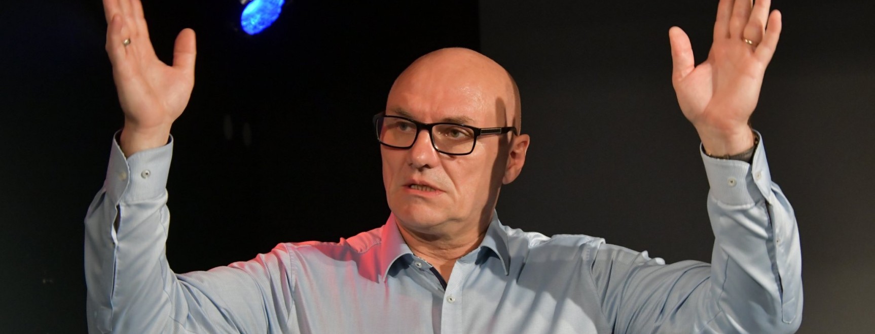Aizvadīta tikšanās ar psihoterapeitu Viesturu Rudzīti