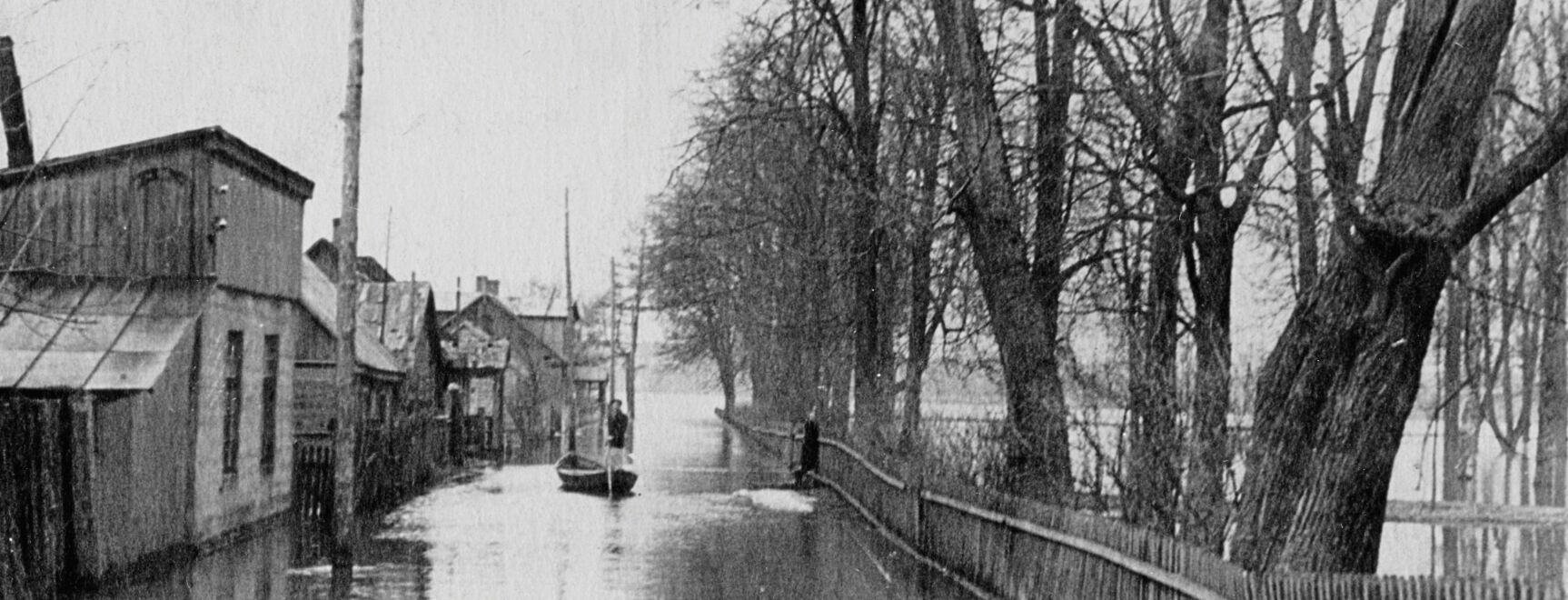 Fotocikls “Objektīvā vēsture. Daugava”. Vienas fotogrāfijas izstāde “Plūdi Blaumaņa ielā”