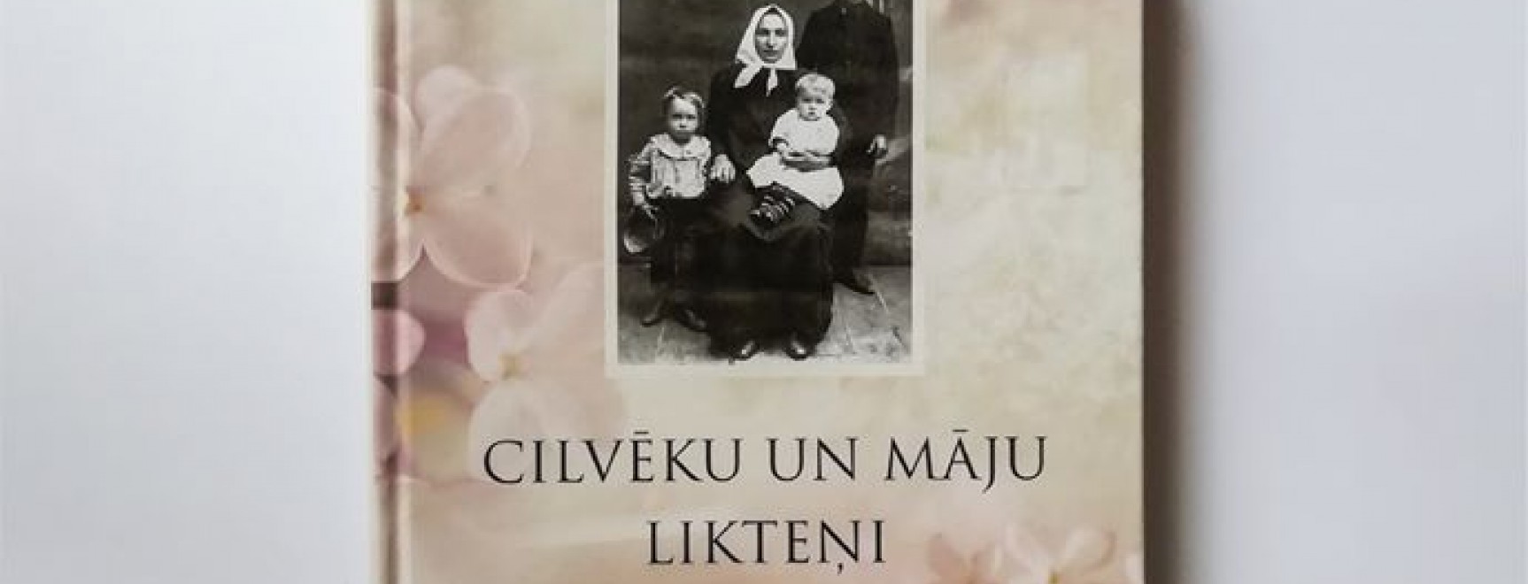 Rutas Šenbergas grāmatas “Cilvēku un māju likteņi” atvēršana