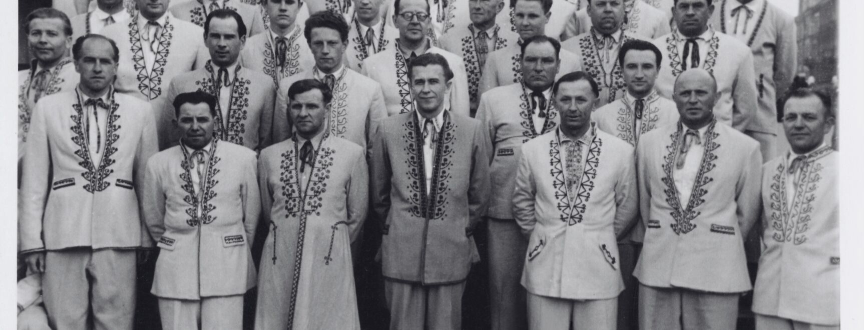 Vienas fotogrāfijas izstāde “Vīru koris” 