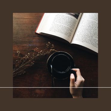 Literatūras izstāde “Mijkrēšļa laiks ar grāmatām!”